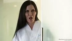 Reproduzir Ela tem seios grandes e é uma grande bolsa louca
