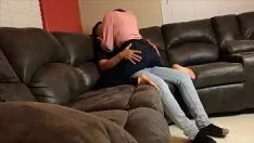 Afspelen De vrouw is erg aardig en neukt hem hard