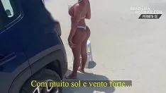 Jouer figa sexy che fa sesso sulla sabbia