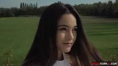 Jouer Ragazza bruna scopata analmente dal patrigno