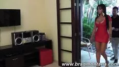 Abspielen Sex mit einer sehr sexy gekleideten jungen Frau