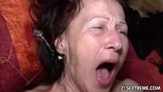 Reproducir La polla de su buena suegra follada en el coño todo lo que puede