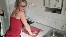 Jouer Elle nettoie puis baise son patron le plus chaud