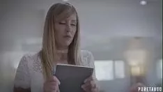 Oynat Çok büyük göğüslü milf, kendi horozunu kedisine ve kendisine sokarak filme alınır.