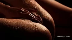 Erotismo lésbico sensual: Alexis Crystal y Lady Dee en una sesión de sauna sudorosa