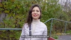 Jouer Il pompino selvaggio in pubblico e la scopata nella fica di Helina Dream