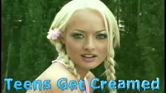 Jouer Orgasme anal intense en trio avec DP d'une jeune blonde