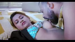 Sale POV de Sudipa avec un vieil homme excité