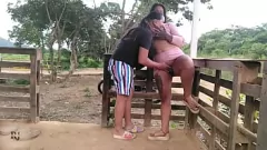تشغيل اللعنة في الهواء الطلق مع فاتنة الهواة الكولومبية