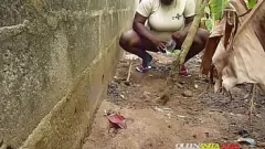 Redare Black Stud se udă și sălbatic cu BBW blondă la fermă