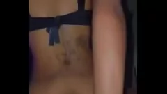 Abspielen Der versaute europäische Teenie -Babe schwarz Kalypso Realez: Eine Schlampe saugt, reitet und eine Creampie nimmt