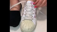 Oynat Kirli Macar amatör ayaklarını ve tabanlarını temizler - footjob ve ayak parmağı emme aksiyonu