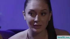 Reproduzir Pequenas lésbicas Charlotte Sins e Spencer Bradley em intensa sessão de lambidas de buceta 69