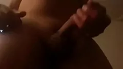 Oynat Olgun Stud Godzilla'nın Patlayıcı Mastürbasyon Oturumu