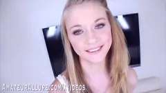 Jouer Hannah Hays et Ariel McGwire : séance de succion intense en POV